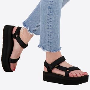 Teva Women's Flatform Universal Sandal size 8 BLK NWOT